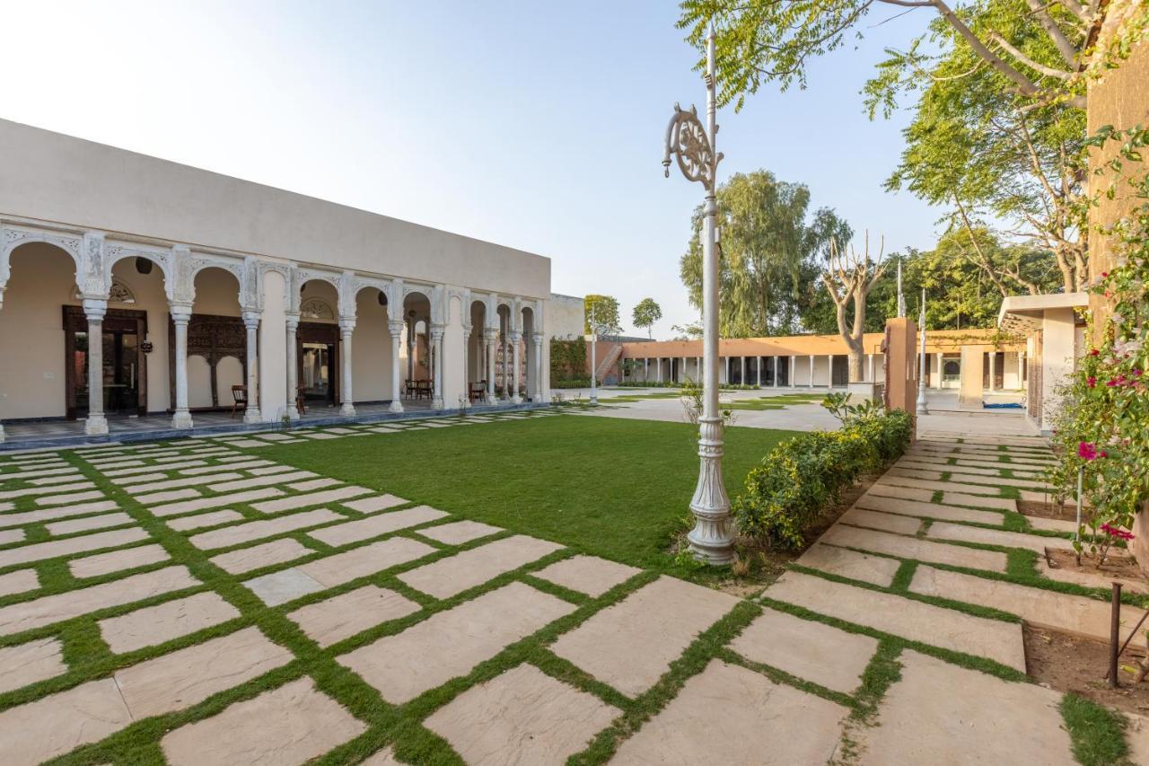 Vivaana Culture Hotel Mandāwa Exteriör bild
